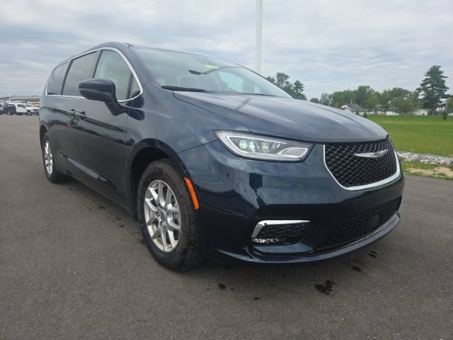 Used 2023 Chrysler Pacifica Touring-L FWD 360° Tour