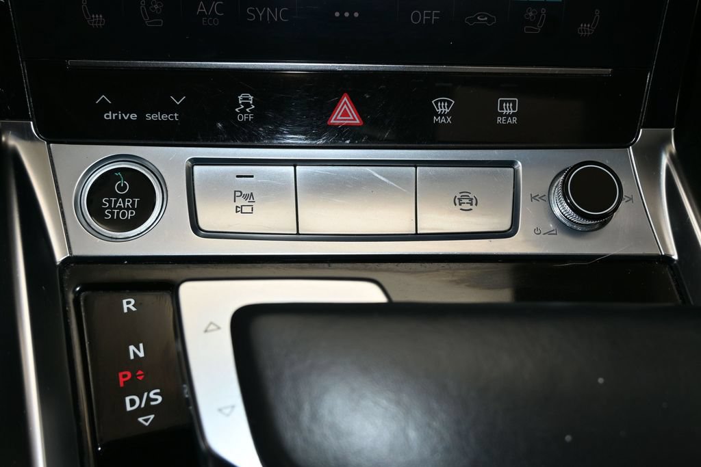 Used 2022 Audi e-tron Premium Plus w/ Premium Plus Package AWD/4WD image 28