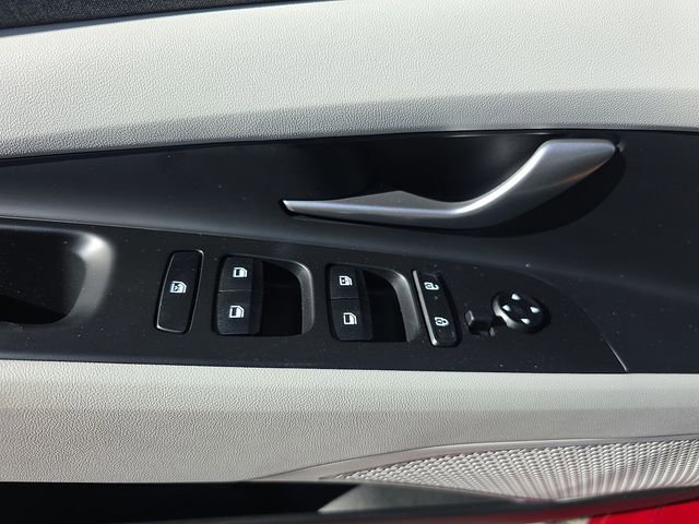 Certified 2025 Hyundai Elantra Limited FWD image 40