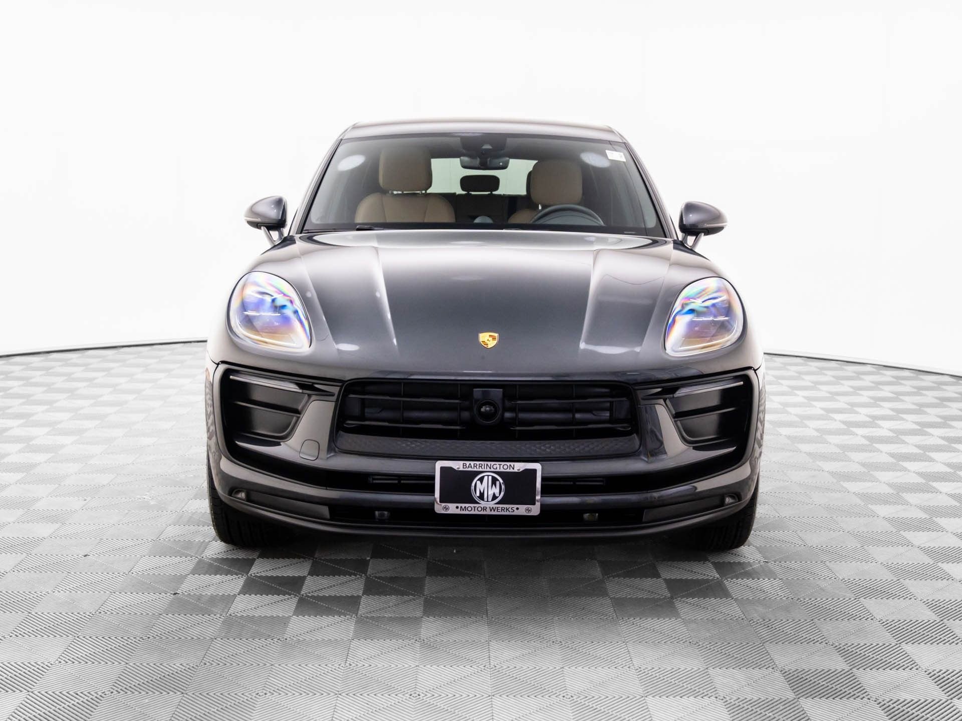 Certified 2025 Porsche Macan image 9