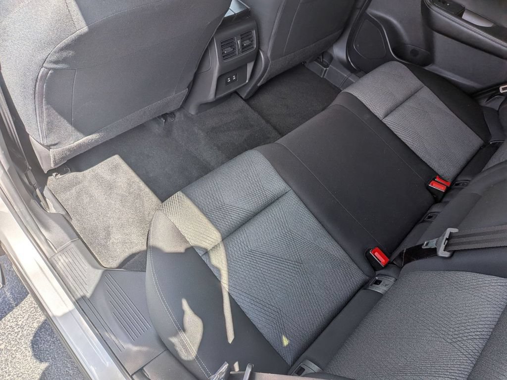 Used 2024 Nissan Rogue SV AWD/4WD image 29