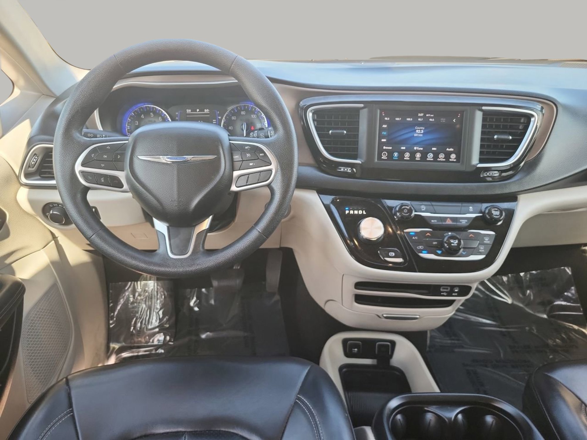 Used 2020 Chrysler Voyager Lxi image 6