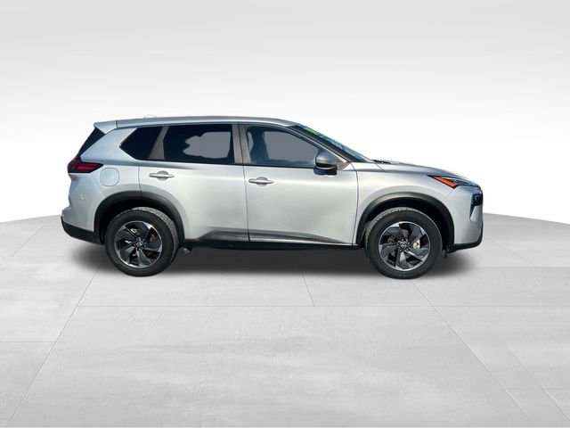 Used 2024 Nissan Rogue SV image 4