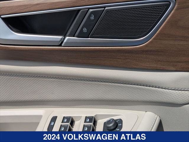 Used 2024 Volkswagen Atlas SE AWD/4WD image 11