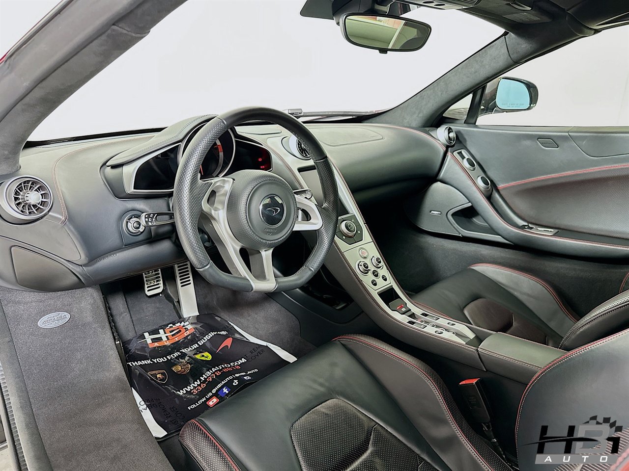 Used 2014 McLaren MP4-12C Spider RWD image 9