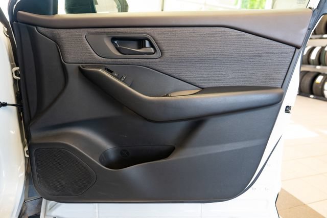 Used 2023 Nissan Rogue S AWD/4WD image 26