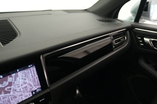 Certified 2026 Porsche Macan AWD/4WD image 48
