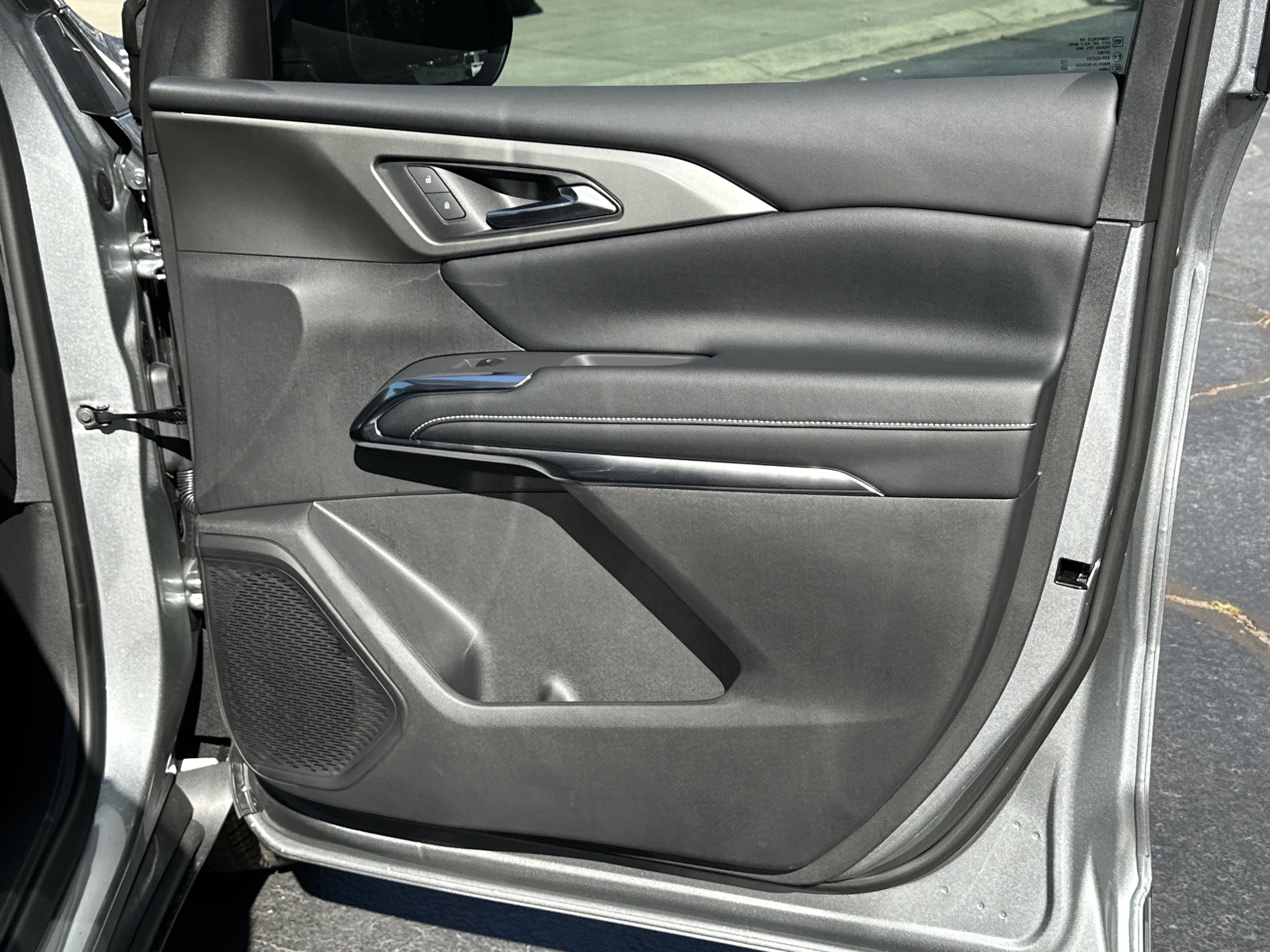 New 2025 Chevrolet Traverse LT w/ Driver Confidence Package image 14