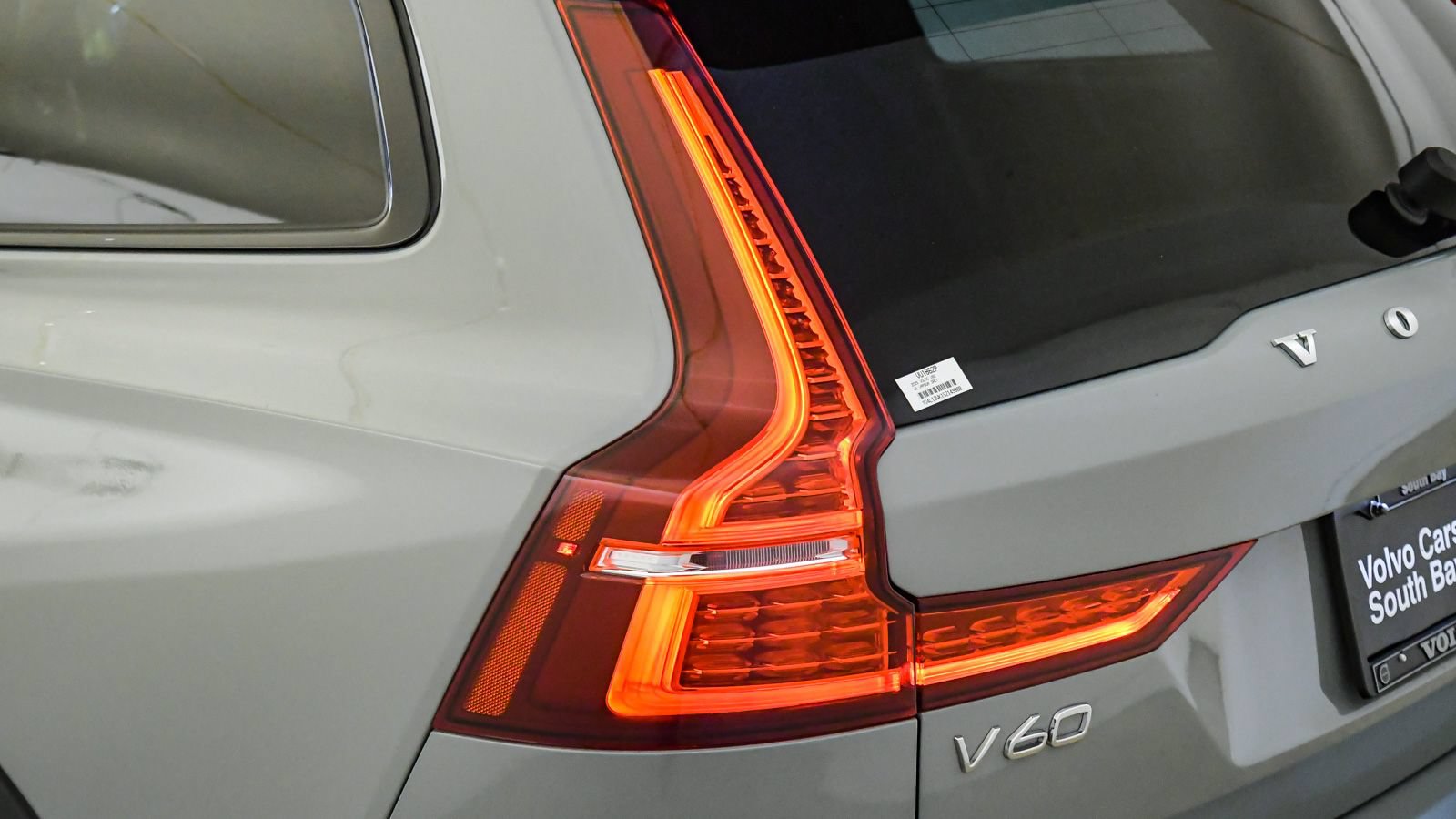 Certified 2025 Volvo V60 B5 Cross Country Plus AWD/4WD image 12