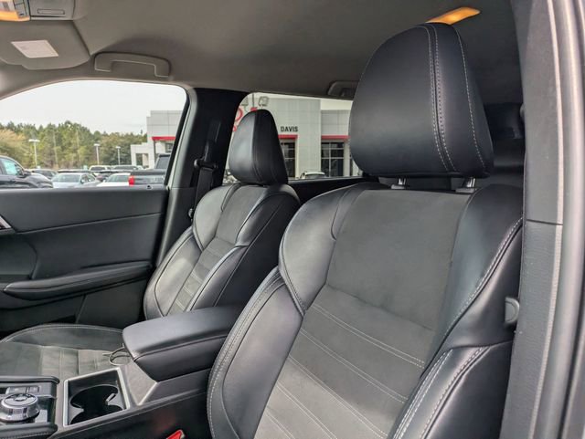 Used 2024 Mitsubishi Outlander SE Black Edition image 14