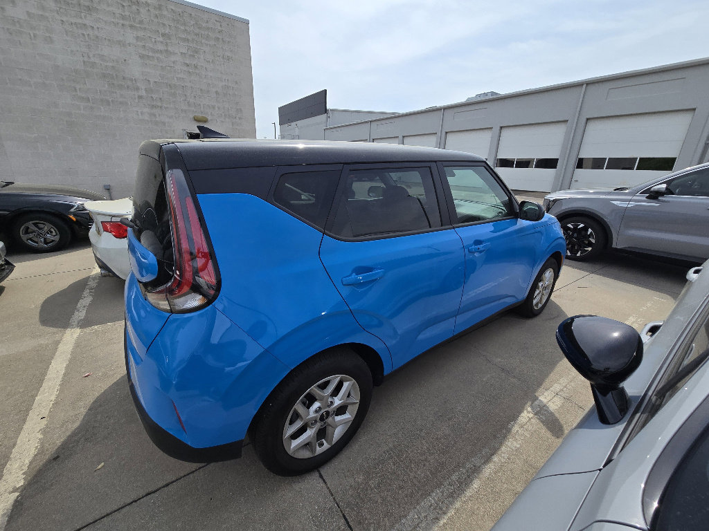 Certified 2025 Kia Soul S image 34