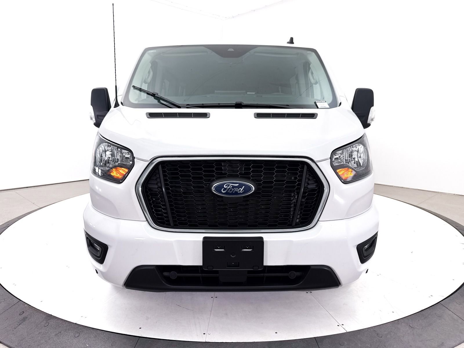 Used 2024 Ford Transit 350 XLT RWD image 12