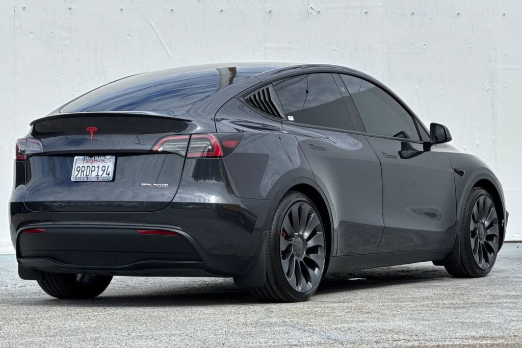 Used 2025 Tesla Model Y Performance image 3