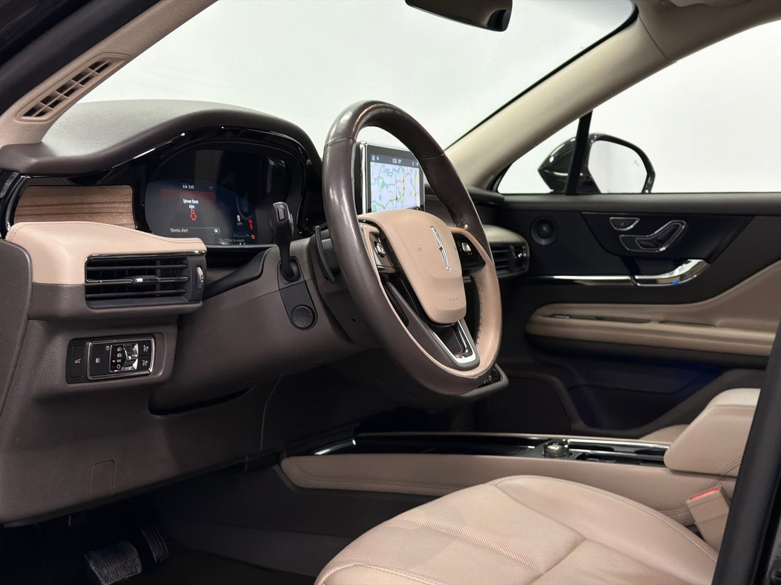 Used 2021 Lincoln Corsair Reserve w/ Equipment Group 201A image 13