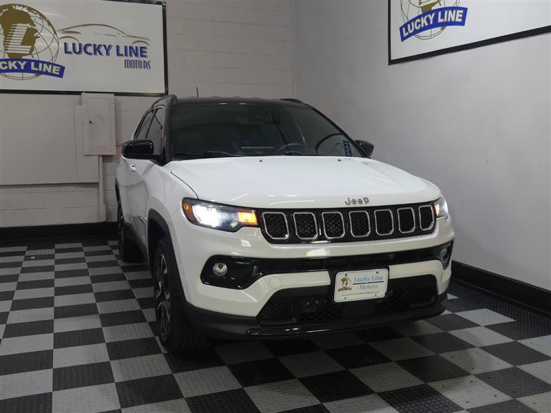 Used 2023 Jeep Compass Limited AWD/4WD image 5