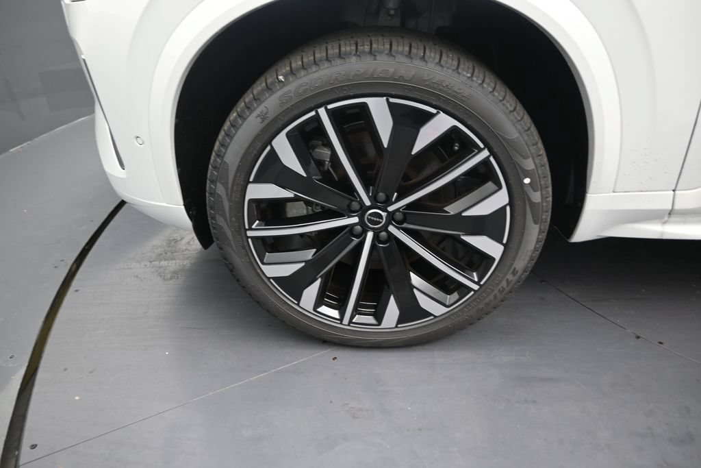 New 2026 Volvo XC90 T8 Plus w/ Protection Package Premier AWD/4WD image 9
