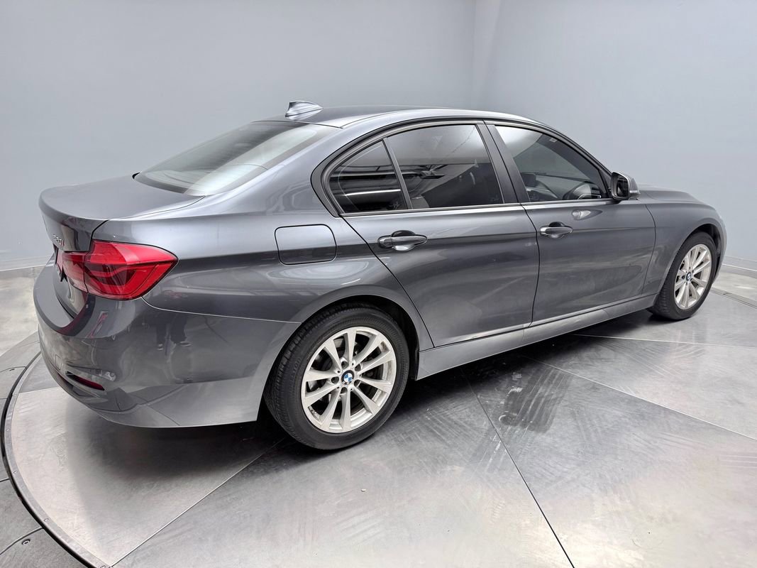 Used 2018 BMW 320i xDrive Sedan image 5