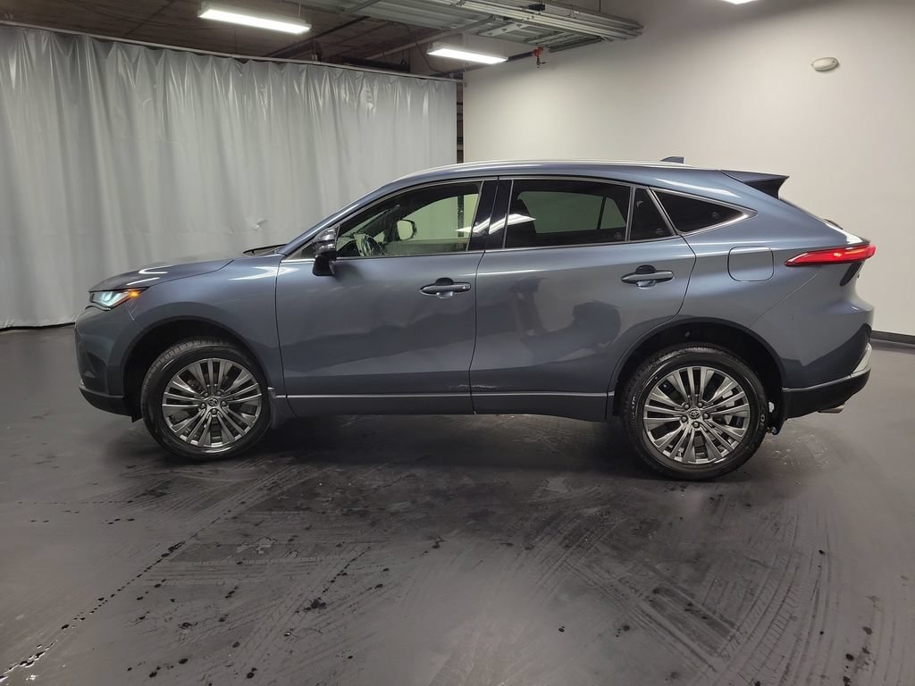 Used 2022 Toyota Venza XLE AWD/4WD image 5