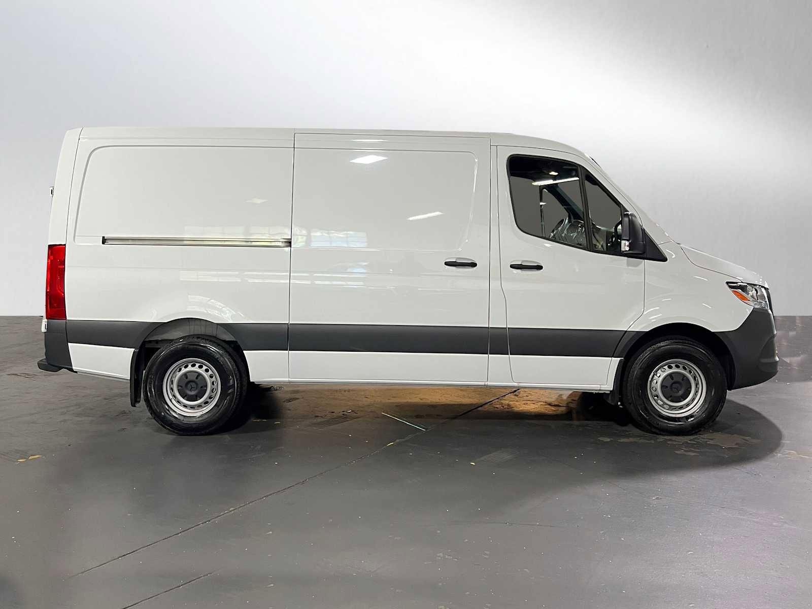 Used 2025 Mercedes-Benz Sprinter 2500 image 2