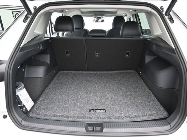 New 2026 Volkswagen Tiguan SE image 12