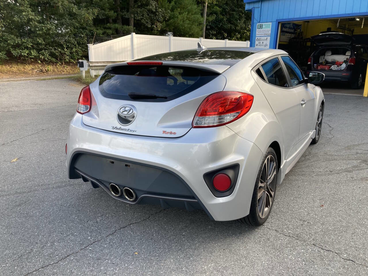 Used 2016 Hyundai Veloster Turbo image 4