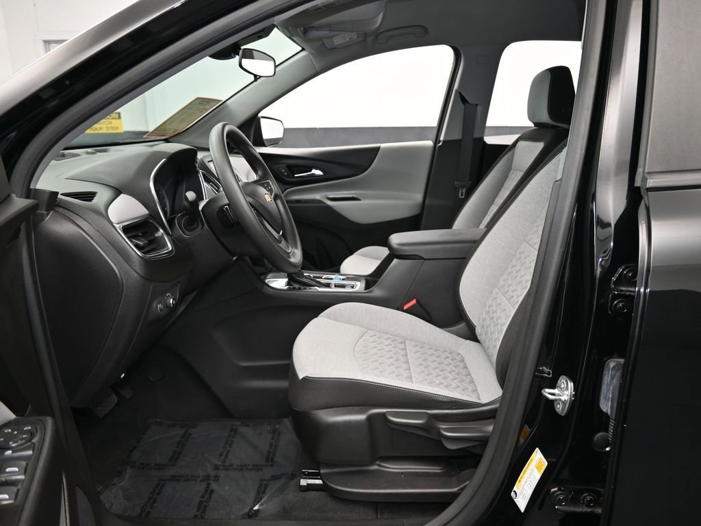 Used 2023 Chevrolet Equinox LS w/ Driver Confidence II Package image 11