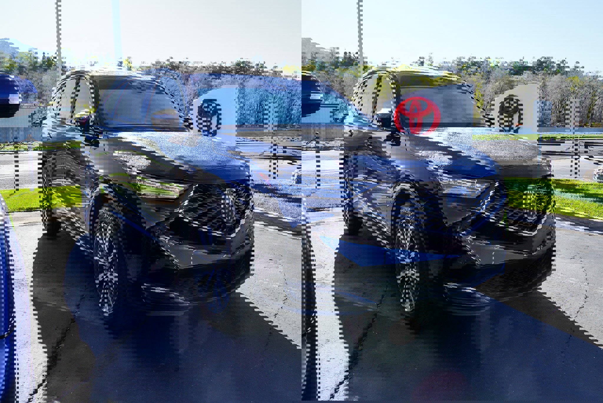 Used 2025 Acura MDX w/ Technology Package image 2