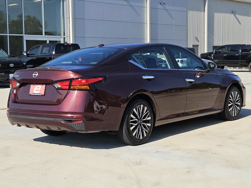 Used 2025 Nissan Altima 2.5 SV FWD image 7