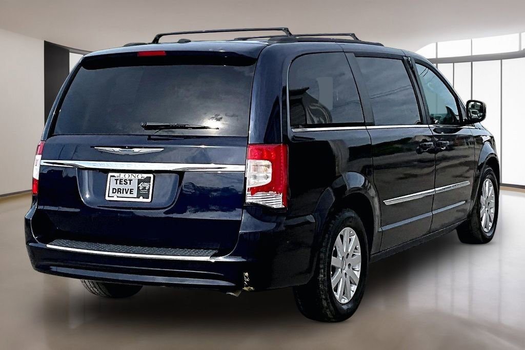 Used 2014 Chrysler Town & Country Touring FWD image 2