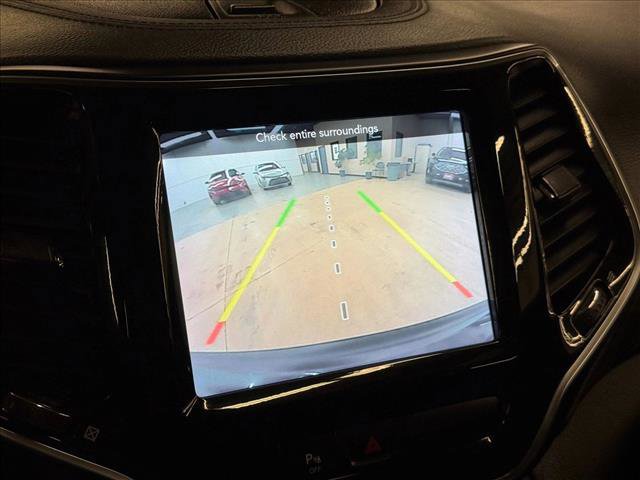 Used 2019 Jeep Cherokee Limited image 13