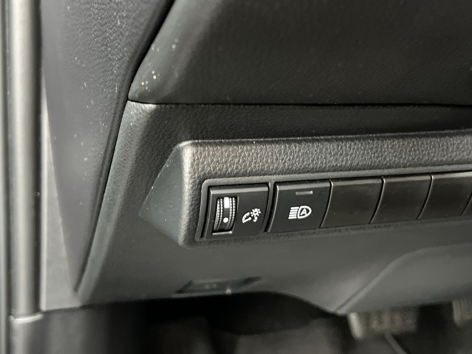 Used 2022 Toyota Corolla SE FWD image 31