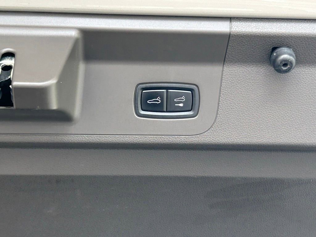 Used 2018 Porsche Panamera 4 AWD/4WD image 35
