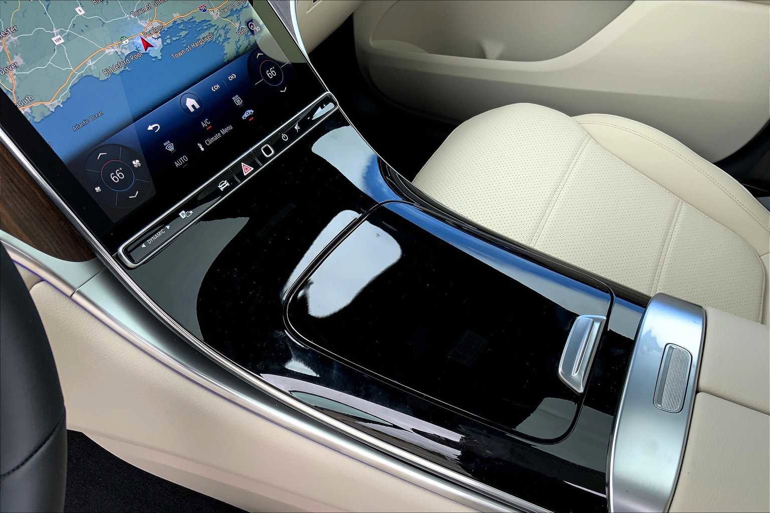 Certified 2025 Mercedes-Benz GLC 300 4MATIC image 7