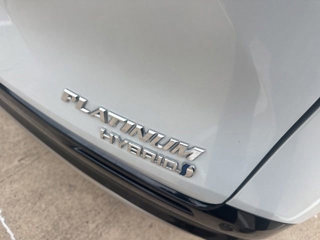 Used 2024 Toyota Sienna Platinum FWD image 4