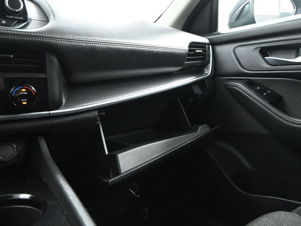 Used 2024 Nissan Rogue SV image 33