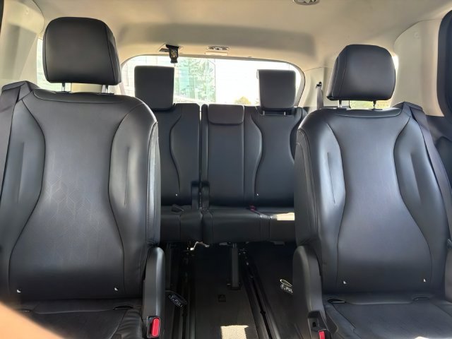 Certified 2024 Kia Carnival LX FWD image 27