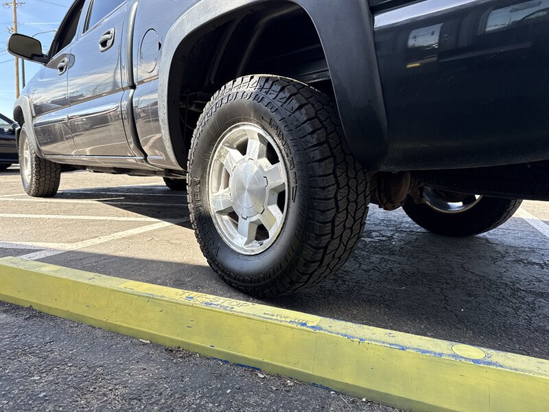 Used 2005 GMC Sierra 1500 SLT w/ Light Duty Power Package image 6