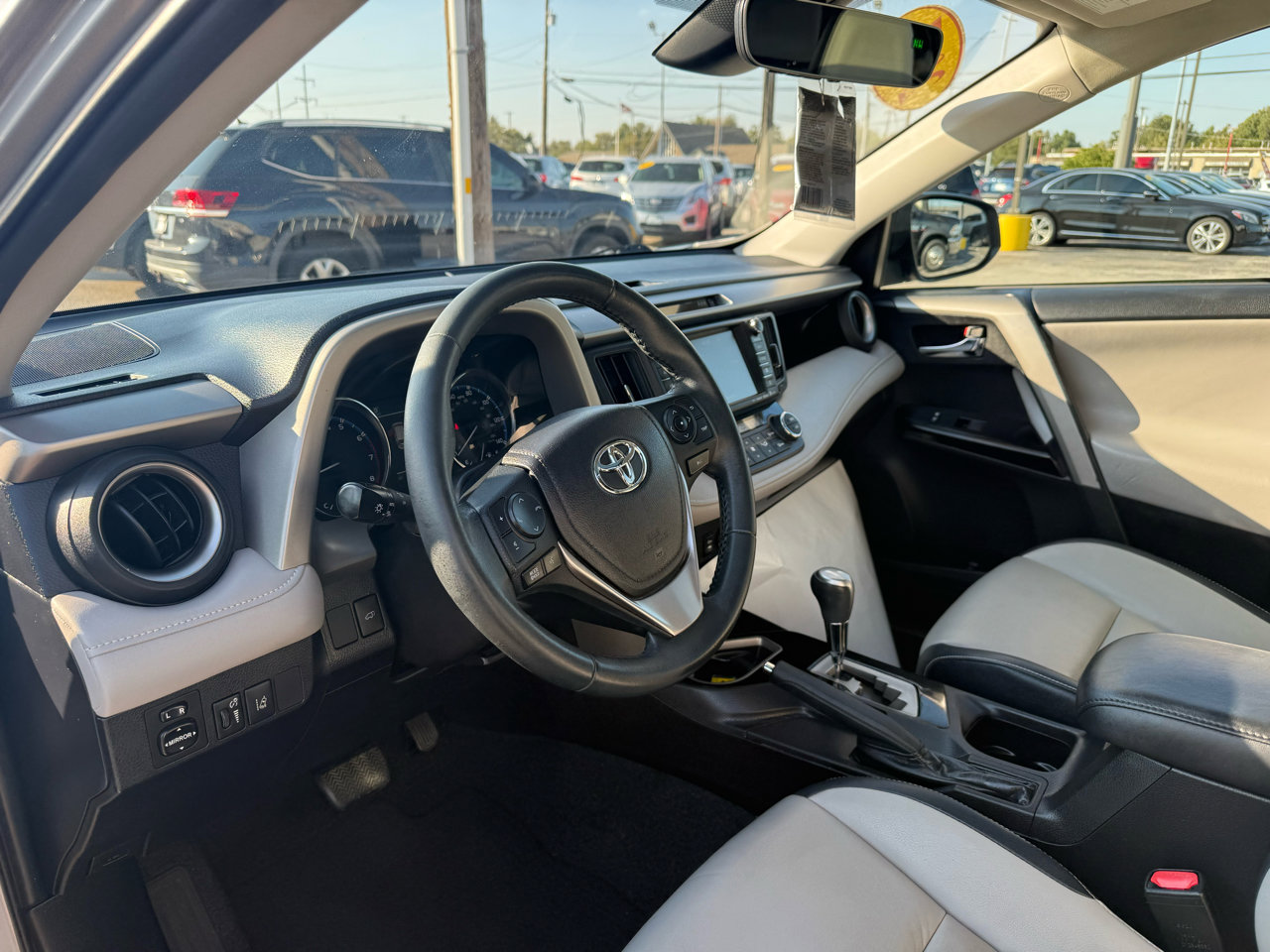 Used 2017 Toyota RAV4 Limited w/ Advanced Technology Package image 10