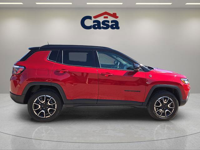 Used 2025 Jeep Compass Trailhawk AWD/4WD image 2