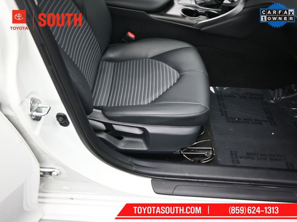 Used 2024 Toyota Camry SE image 33