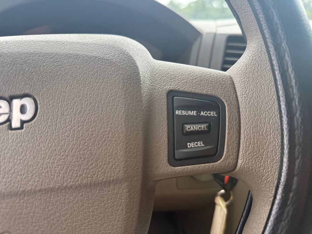 Used 2006 Jeep Grand Cherokee Laredo w/ Cargo Convenience Group RWD image 23