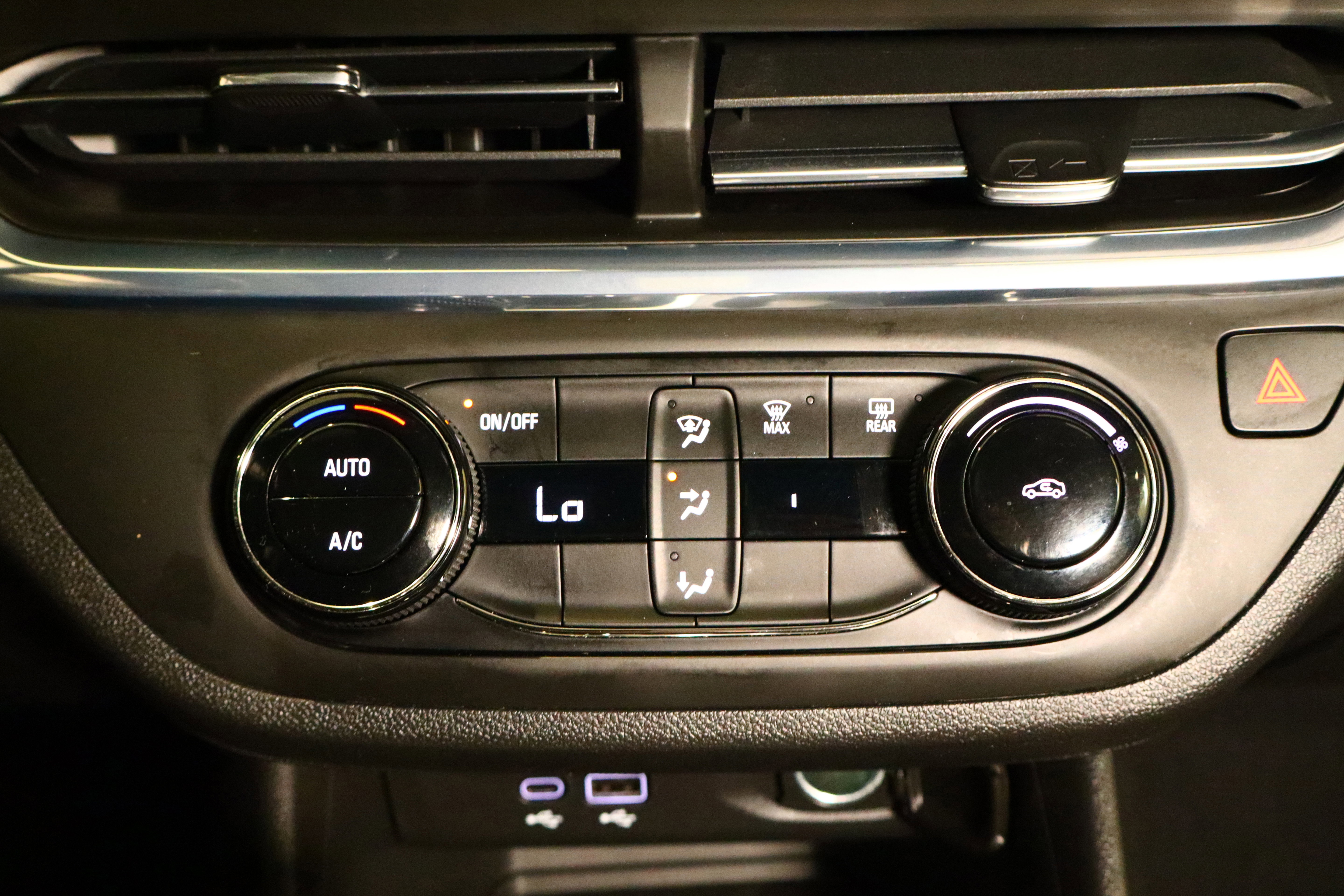 Used 2025 Buick Envista Preferred image 24