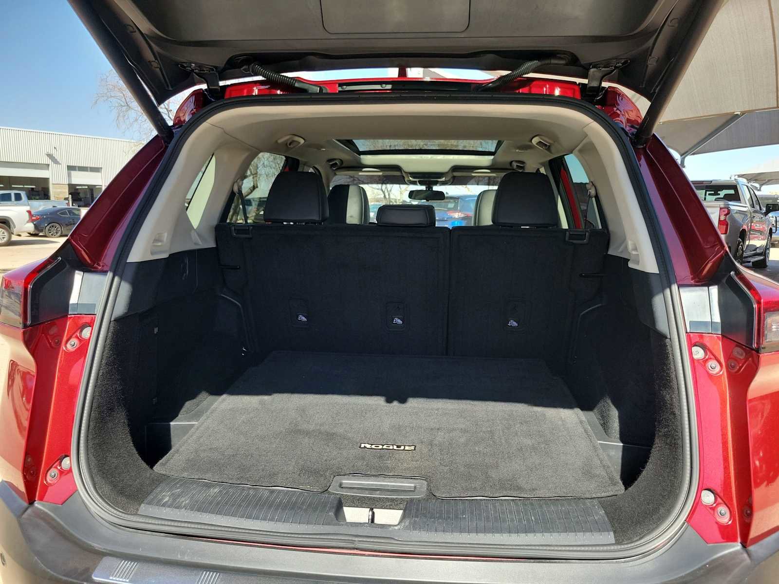 Used 2021 Nissan Rogue SV w/ Premium Package image 15