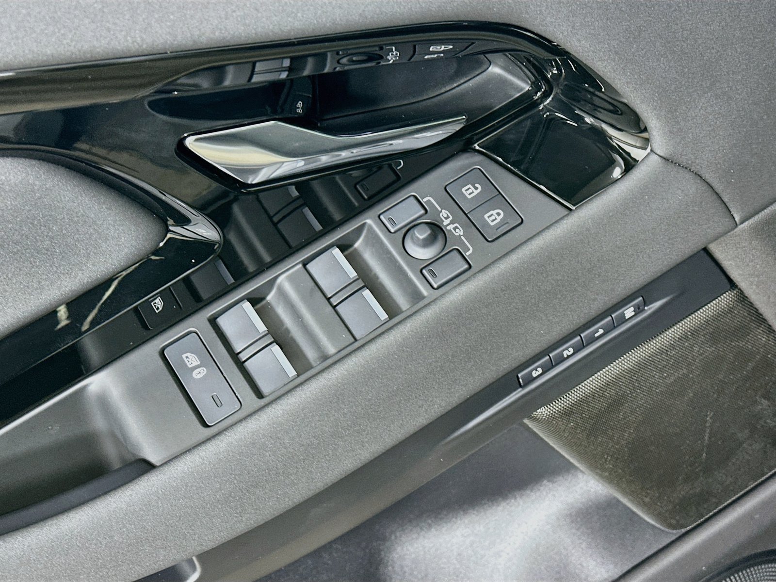 New 2026 Land Rover Range Rover Evoque S AWD/4WD image 17