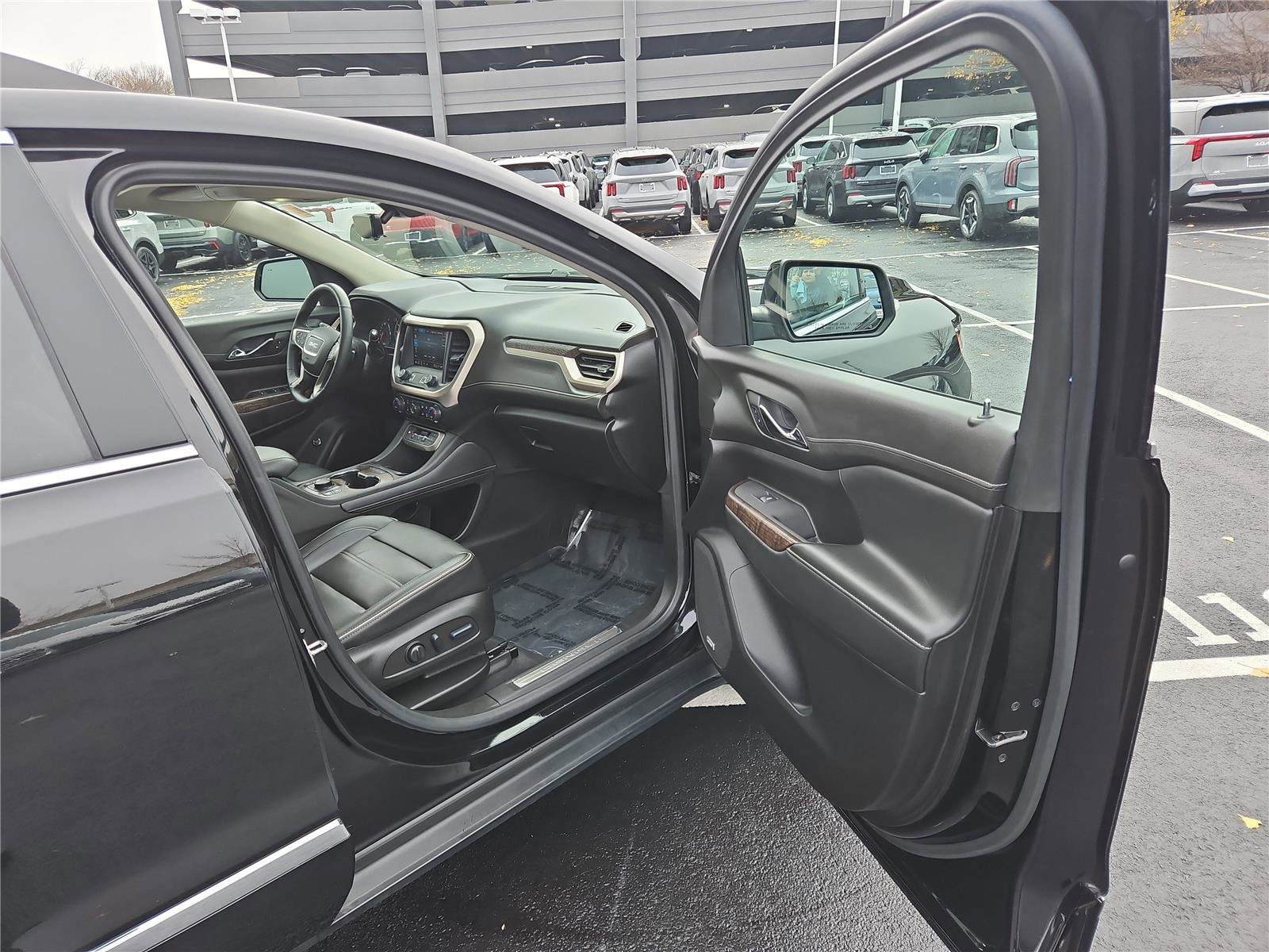 Used 2023 GMC Acadia Denali w/ Denali Ultimate Package image 29