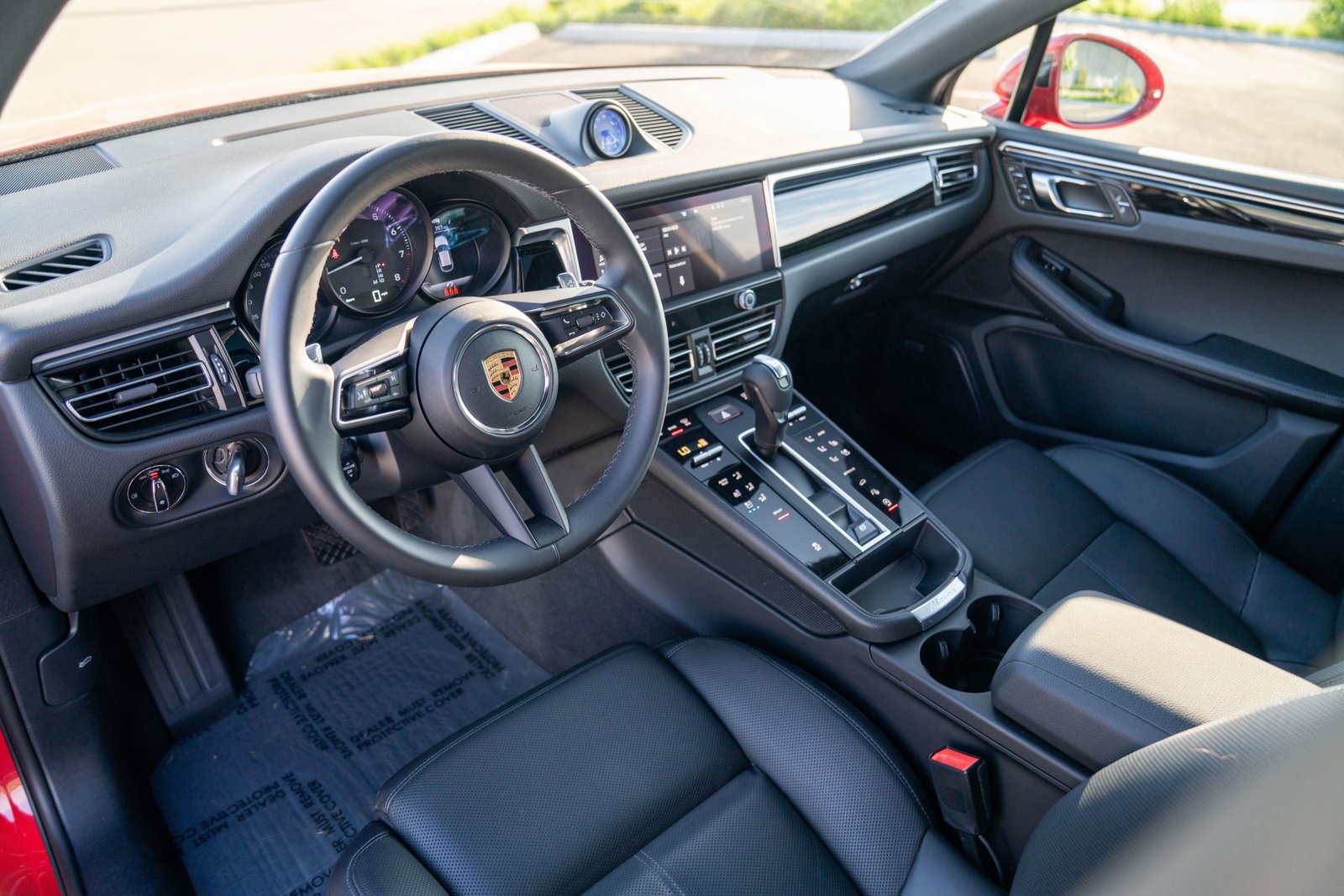 Certified 2022 Porsche Macan AWD/4WD image 4
