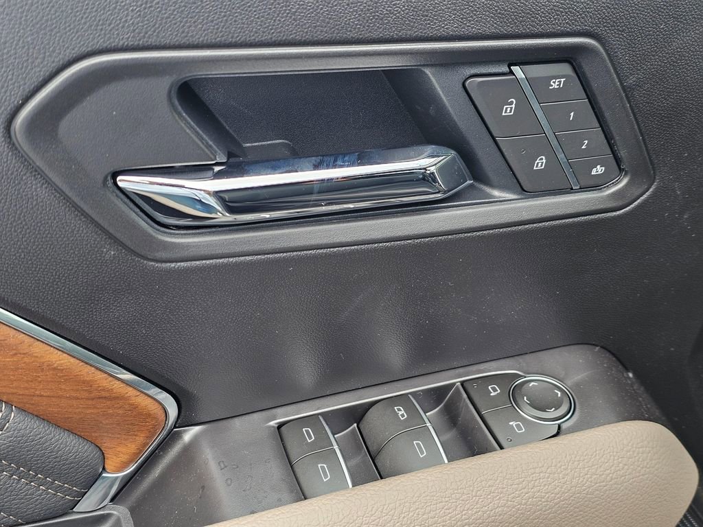 New 2026 GMC Canyon Denali w/ LPO, Black Badging Package image 23