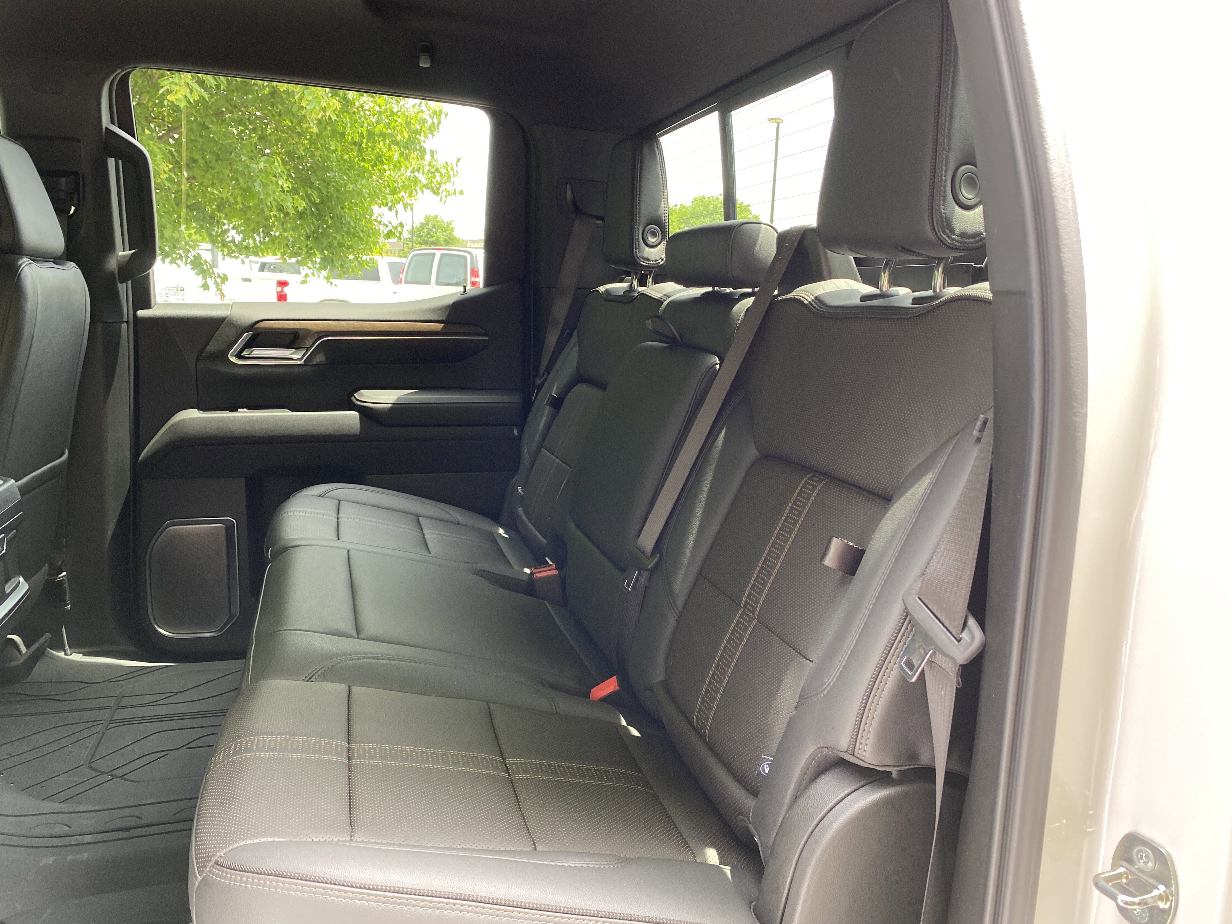 Used 2024 Chevrolet Silverado 1500 High Country w/ Technology Package AWD/4WD image 41