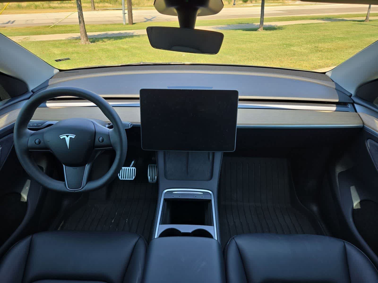 Used 2024 Tesla Model Y 2WD image 13