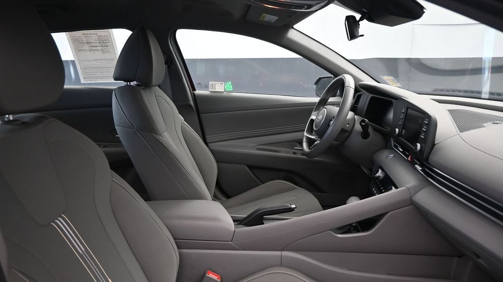 Used 2025 Hyundai Elantra Sport FWD image 10